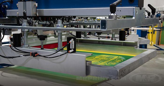 Aluminum side frame holders with standard pneumatic frame locks provide quick screen loading/un-loading