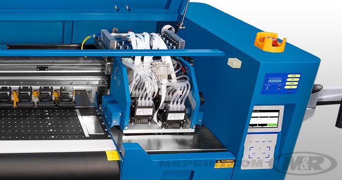 Quatro 44 has four Epson i3200 print heads: two CMYK and two White