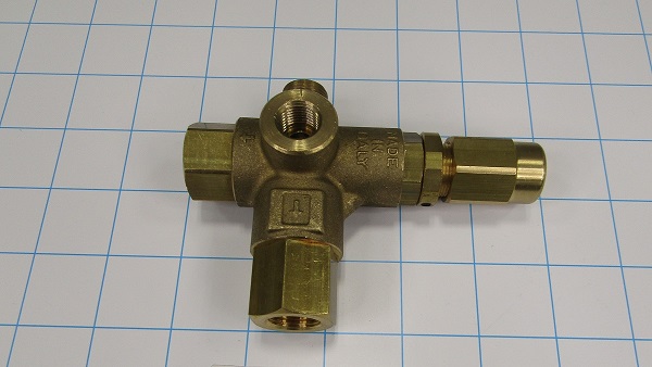 Pressure Regulator, 3200 PSI Max. Pressure, 3/8" NPT Port In, Without Gauge