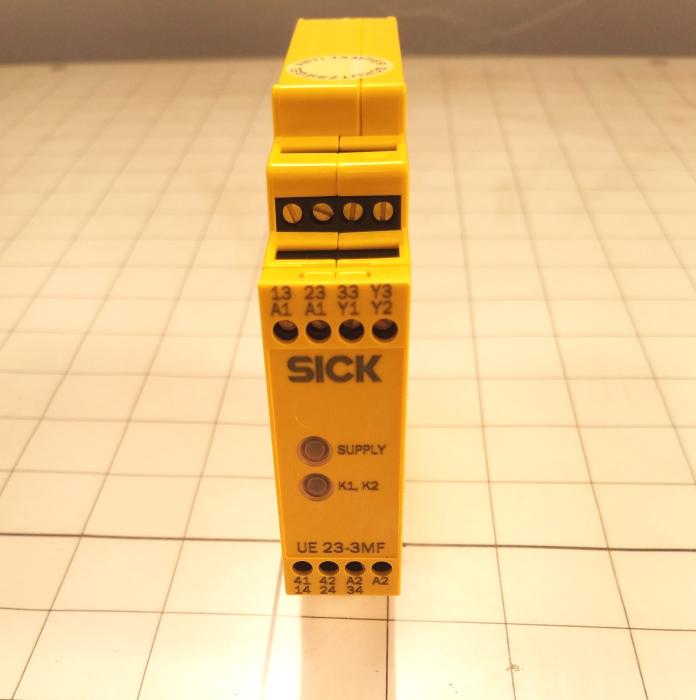 Safety Relay, 3NO + 1NC, 24V AC/DC, 5A