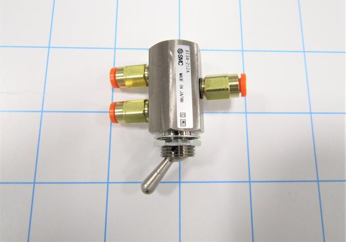 Valves Mechanical / Hand, Manual Valve Type, 2 Position 3 Way Operation, 2018011 with Fitting Male Straight IN and 2 Fittings Male Straight OUT